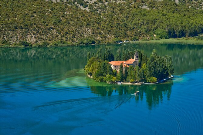 From Zadar: Krka National Park and Waterfalls Day Trip - The guide experience and the independent option