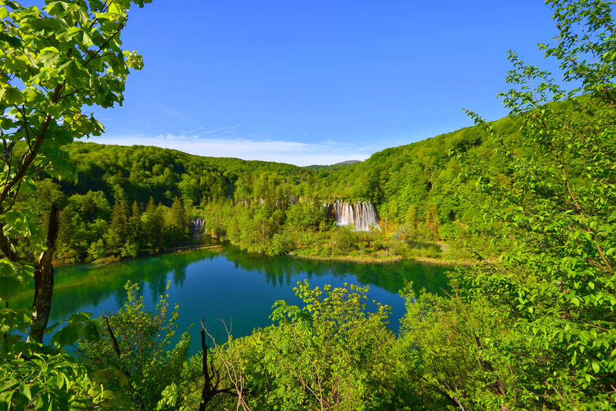 From Zadar: Plitvice Lakes Day Tour - Crowds can change the entire feel of Plitvice