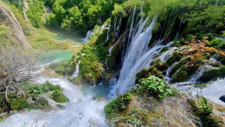 From Zadar: Plitvice Lakes Day Trip with Guide and Boat Tour - Entering Plitvice with reserved tickets