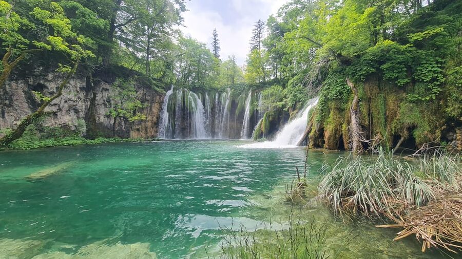 From Zadar: Plitvice Lakes Guided Tour with Boat & Train - Four to five hours is enough, but not generous