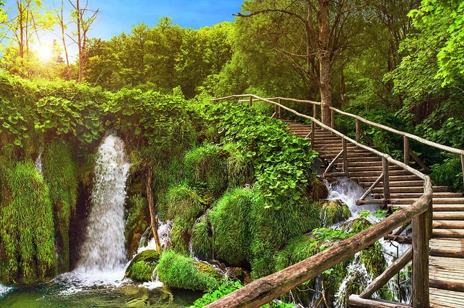 From Zagreb: Plitvice Lakes guided tour - The best season for this day trip