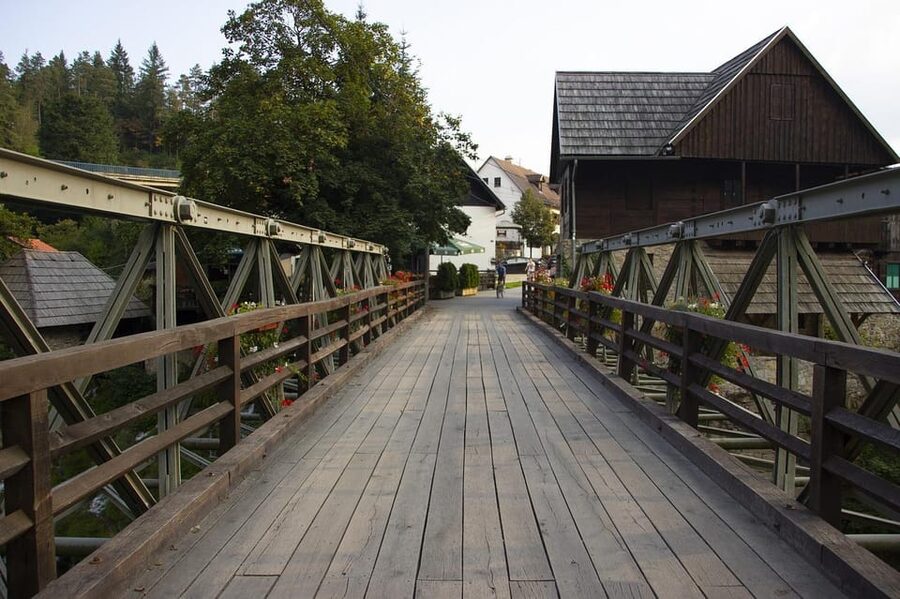 From Zagreb to Plitvice Lakes and Rastoke - Private day tour - Rastoke: waterfalls and old watermills in 40 minutes