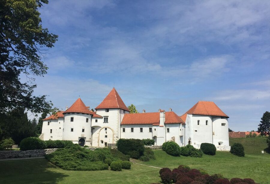 From Zagreb: Varazdin Baroque Town & Trakoscan Castle - Free time, food, and the missing lunch stop