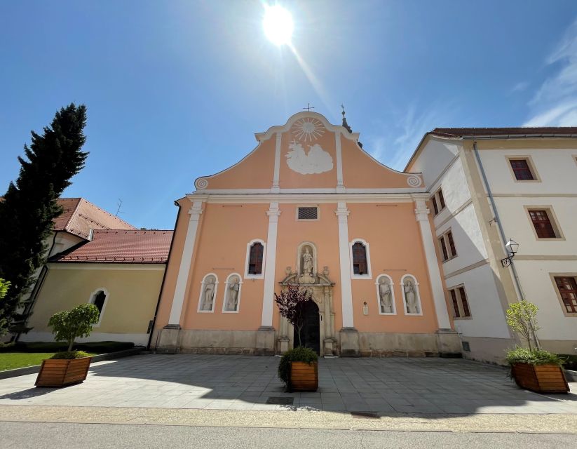 From Zagreb: Varazdin Baroque Town & Trakoscan Castle - Guides and the small-group advantage