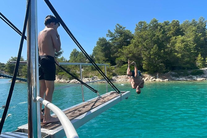Full Day Boat Tour, Blue Lagoon and Šolta with lunch&drinks - What lunch, seating, and service are really like