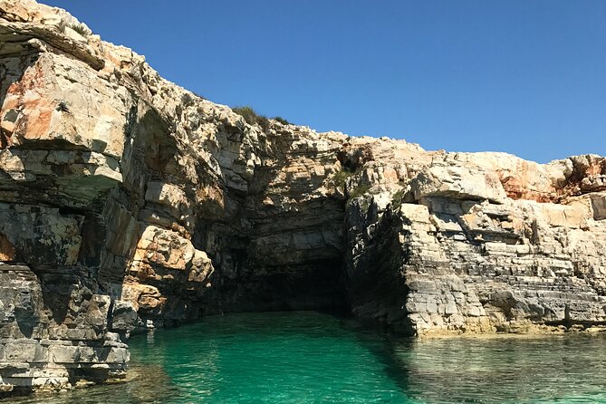 Full-Day Boat Tour of the Medulin Archipelago from Medulin - Lunch, cold drinks, and the seagull problem
