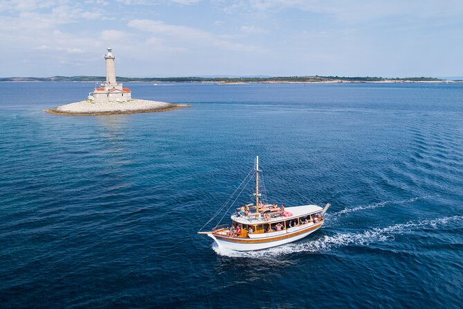 Full-Day Boat Tour of the Medulin Archipelago from Medulin - Porer Lighthouse, seen from the sea