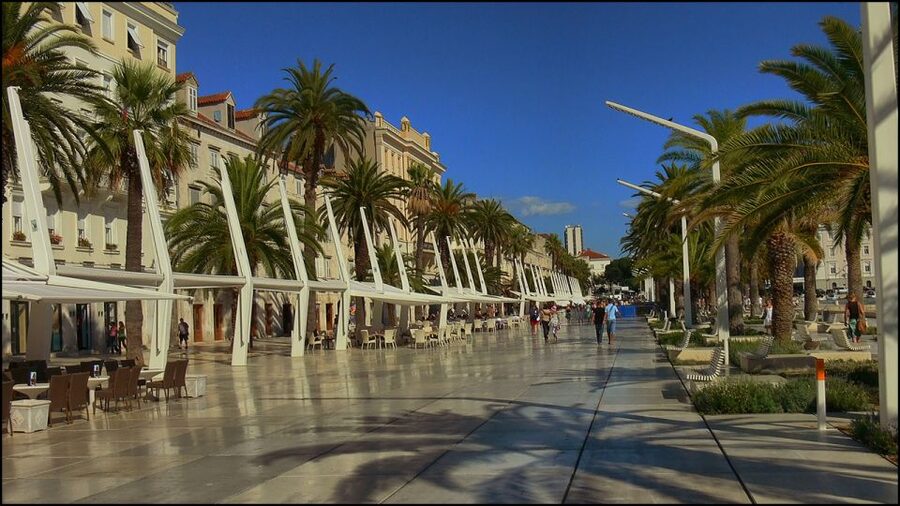 Full-Day Trip from Dubrovnik to Split - The pickup and the long road from Dubrovnik
