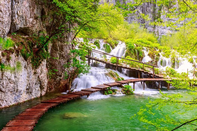 Guided transfer from Split to Zagreb with Plitvice Lakes stop - Why this transfer makes sense for Plitvice