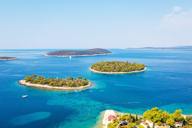 Half day speedboat tour to Solta island & Blue Lagoon from Trogir - What the small speedboat changes