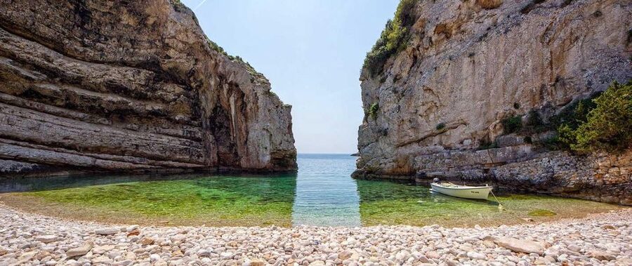 Hvar:Blue & Grenn Cave and Vis Island Private Speedboat Tour - Budikovac gives you an easy first swim