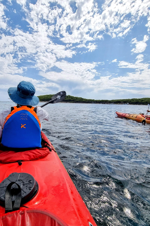 Hvar: Half day kayak tour to Pakleni islands - Mlini Beach and the clear water of the archipelago