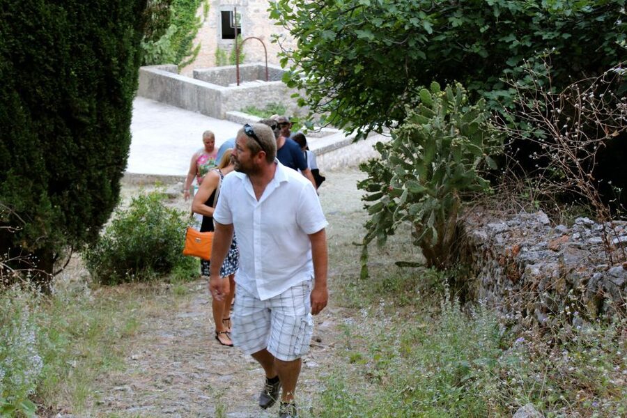 Hvar Hidden Gems Tour with Lunch or Dinner - Walking through abandoned Malo Grablje