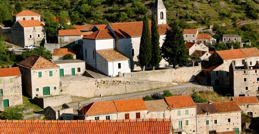 Hvar Hidden Gems Tour with Lunch or Dinner - A Dalmatian meal under the iron bell