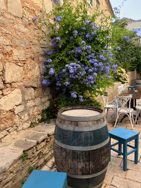 Hvar: Hvar Wine Tasting Experience - Olive oil, bread, and the food pairing