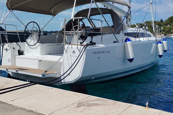 Islands Tour on Luxurious Jeanneau Sun Odyssey - Sipan: a slower look at island life