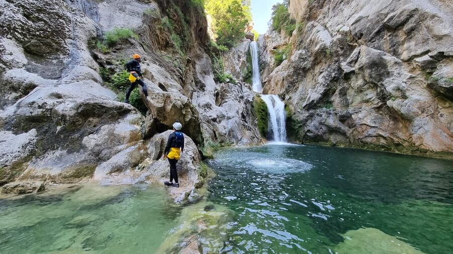 Iz Omisa/Zadvarija: Extremni Canyoning na rijeci Cetini - What the $72 price really covers