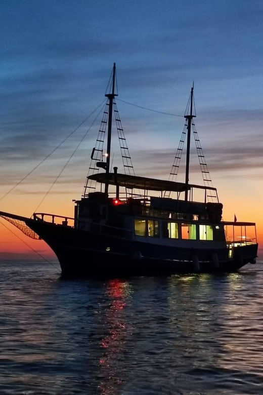 Izlet brodom iz Vrsara: Zalazak sunca i druženje s delfinima - The Istrian archipelago at sunset