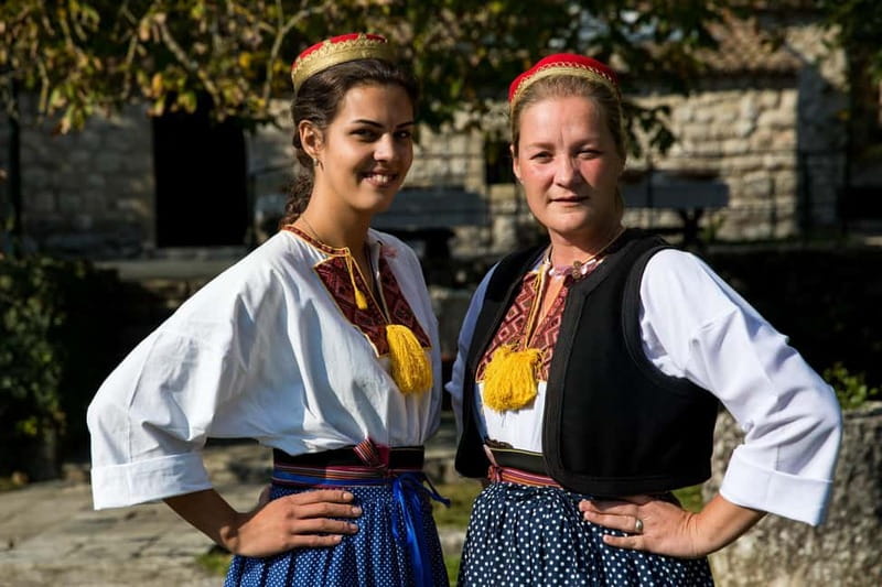 Konavle Valley: Tour with Wine Tasting from Dubrovnik - The short train ride through the vineyards