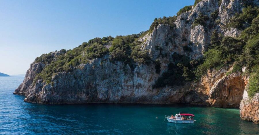 Lovran/Opatija: Swimming on Cres Island with Lunch - Smrdeća Beach and lunch from the grill