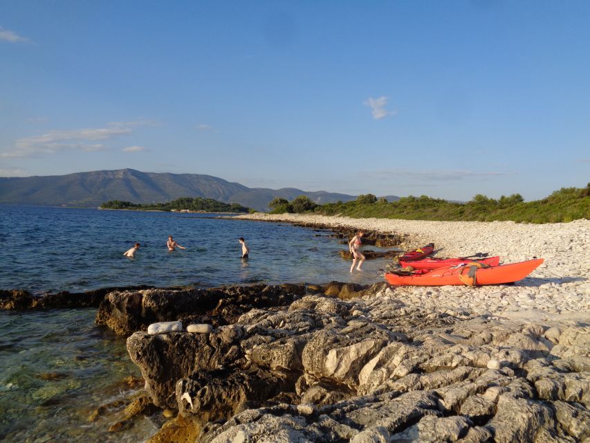 Lumbarda - Sunset Kayak Tour with a Picnic - Wine and Sweets - GRK wine and a picnic made at home