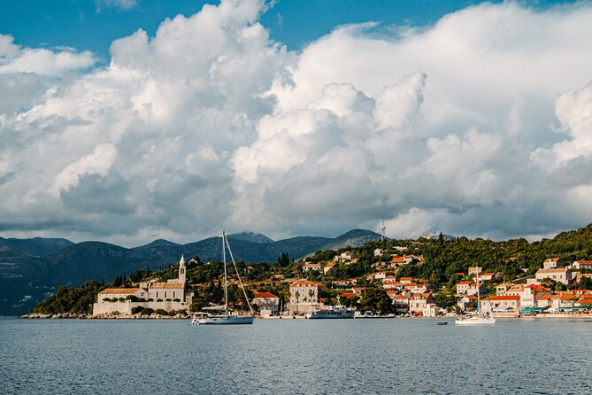 Luxury Elaphite Islands half day Cruise with lunch Apreamare - Šipan brings wine, olive oil, and village life