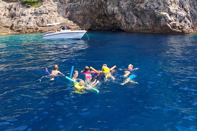 Luxury Elaphite Islands half day Cruise with lunch Apreamare - Lunch on Koločep keeps the day local