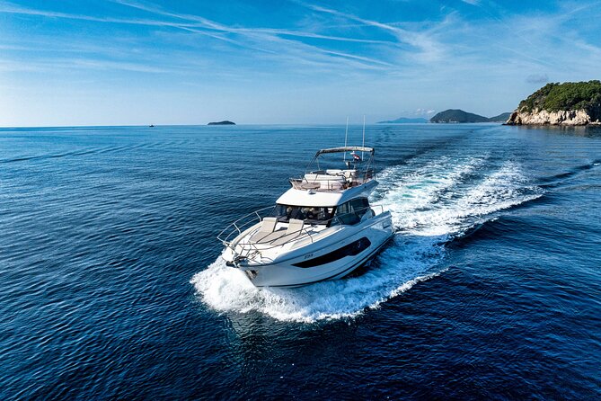 Luxury sunset cruise in Dubrovnik - Crew service is a major part of the experience