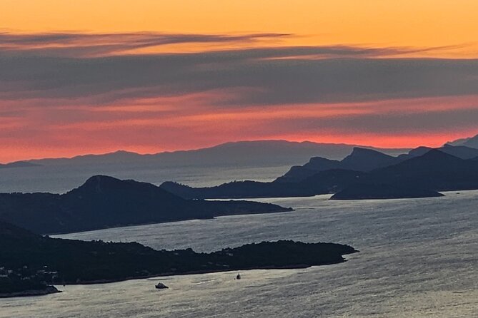 Luxury Sunset Tour with Wine Tasting - A compact route from bridge to river