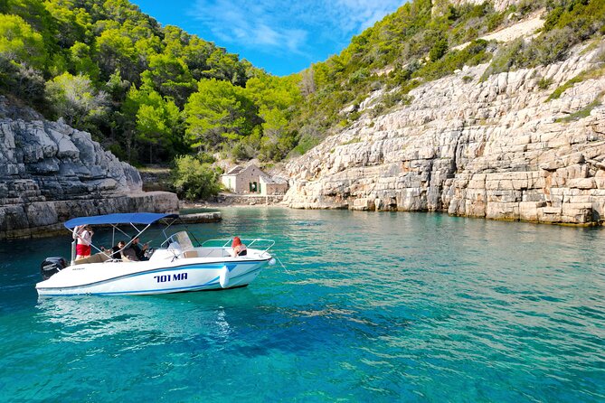 Makarska: 3-Island Speedboat Tour with Cave and Blue Lagoon - Žirje Beach and the final Brač stop