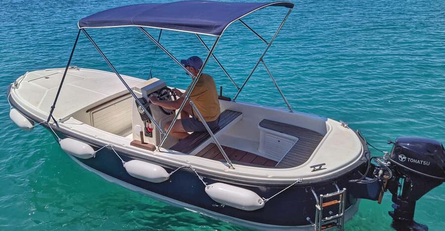 Makarska: Discover coastal area with Betina 500 - Taking the wheel in Makarska