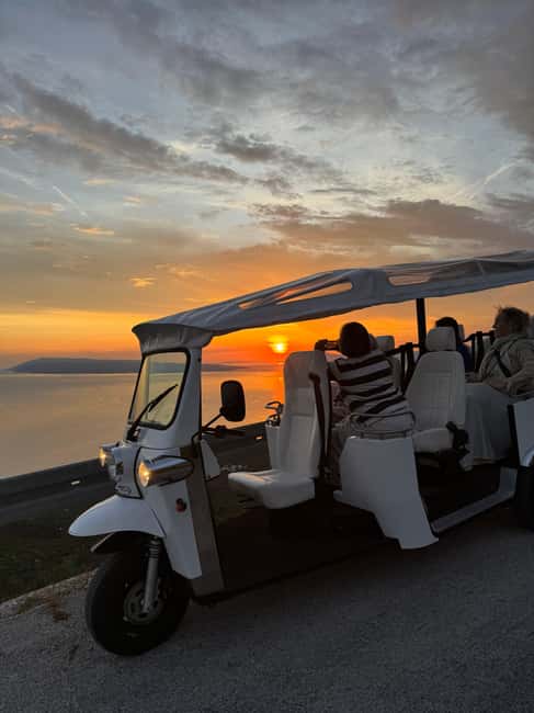 Makarska: Skywalk Tuk-Tuk Tour with Skip-the-Line Ticket - Standing over the coast at Biokovo Skywalk