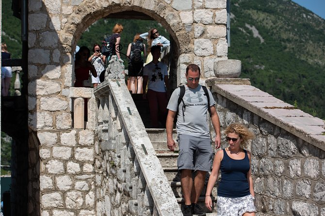 Montenegro: Bay of Kotor Day Trip from Dubrovnik English -Español - Guides, languages, and the quality of the commentary