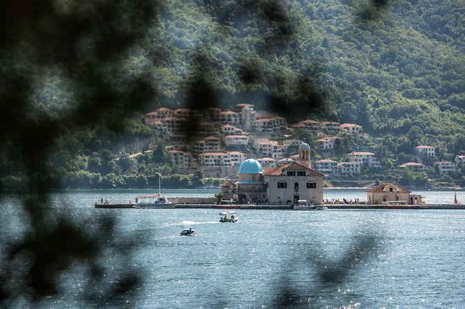 Montenegro: Bay of Kotor Day Trip from Dubrovnik English -Español - Pickup, transfers, and the return to Dubrovnik