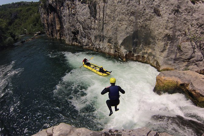 Multi Adventure Experience - Rafting with elements of canyoning - What happens along the Cetina River