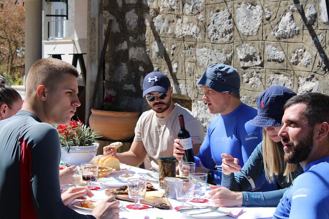 Ombla river Paddleboarding tour in Dubrovnik with snacks - The local family stop and garden snacks