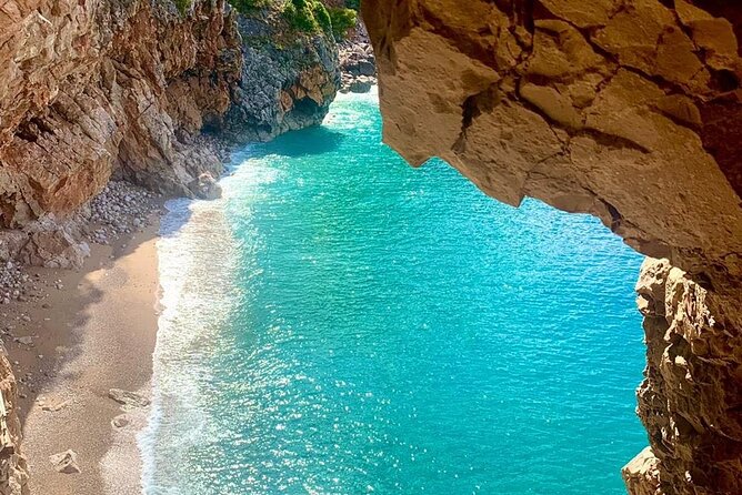 Picnic on Croatian Secret Beach - The 500-meter path down to the shore
