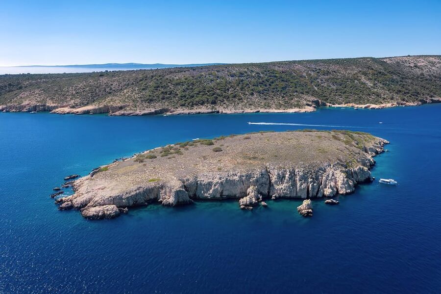 Plavnik Island: A public half day boat tour - Finding a quiet bay for a swim