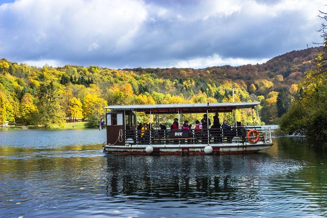 Plitvice Lakes 3,5h tour with panoramic boat ride - Walking the Lower Lakes to the 78-meter Big Waterfall