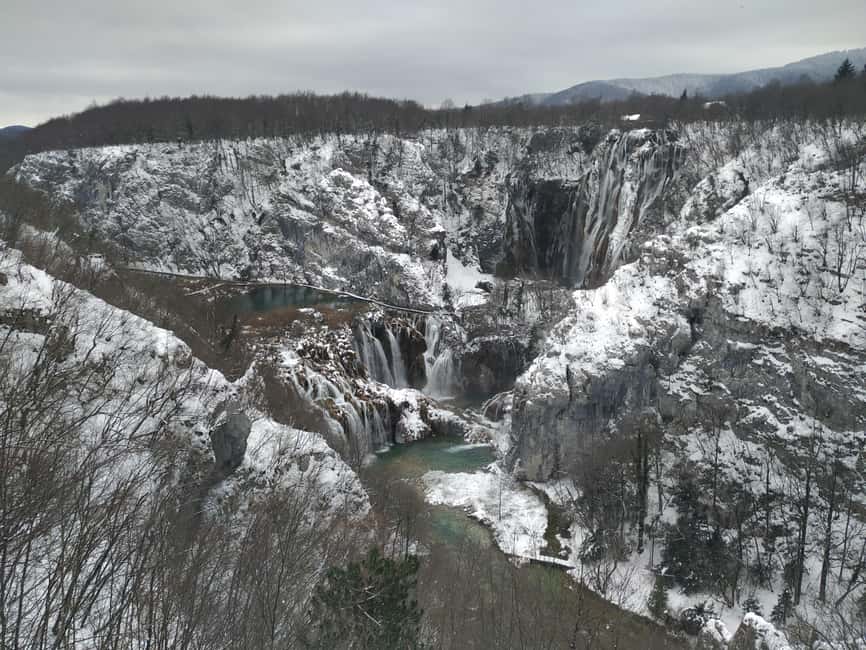 Plitvice Lakes: Guided Walking Tour with Boat Ride - Why a guide helps at Plitvice Lakes