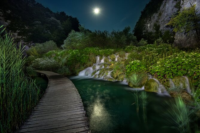 Plitvice Lakes Private Guided Walking Tour - The Upper Lakes and the longer circuit