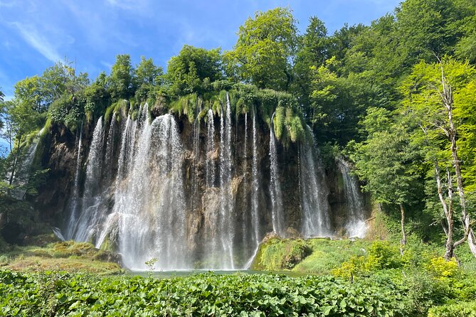 Plitvice Lakes with Ticket & Rastoke Guided Tour from Zagreb - Is the walking manageable?