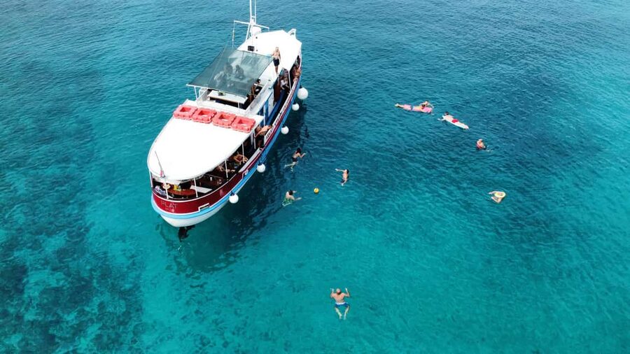 Podstrana: Full-Day Boat Trip to Brač and Shipwreck Kontesa - A full day between Brač and Šolta