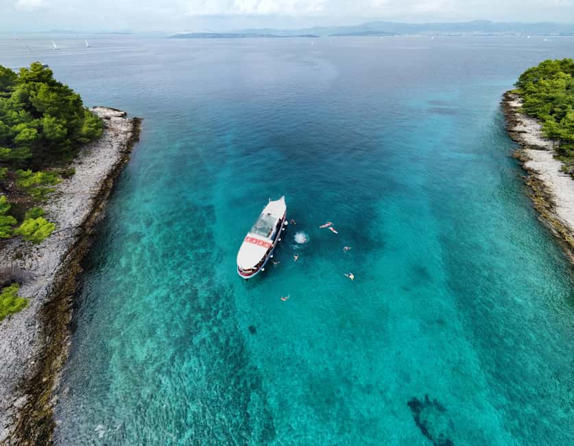 Podstrana: Full-Day Boat Trip to Brač and Shipwreck Kontesa - A fresh BBQ lunch served on board