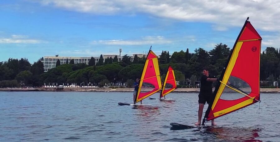 Poreč: 2-hour windsurfing lesson - Equipment, Clothing, and Beach Practicalities