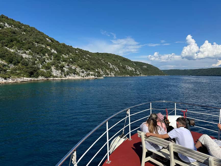 Poreč: Boat tour to Rovinj with lunch and drinks - Swimming near Rovinj, with a practical warning