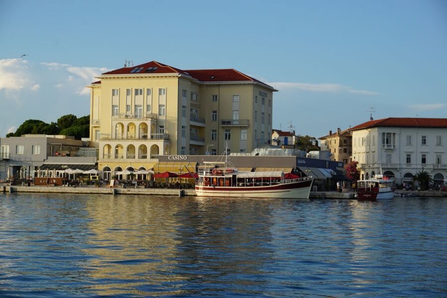 Poreč: Dolphin Spotting Cruise with Included Drinks - What the sightseeing portion adds
