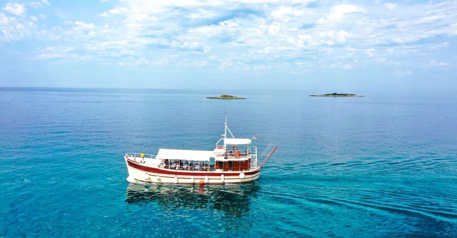 Poreč: Panoramic Morning Cruise Among 20 Islands with Drinks - Weather, comfort, and who should skip it