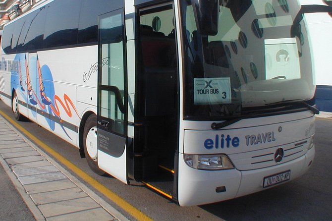Private Arrival Transfer: Dubrovnik Airport to Dubrovnik, Orebić - The short ride into Dubrovnik