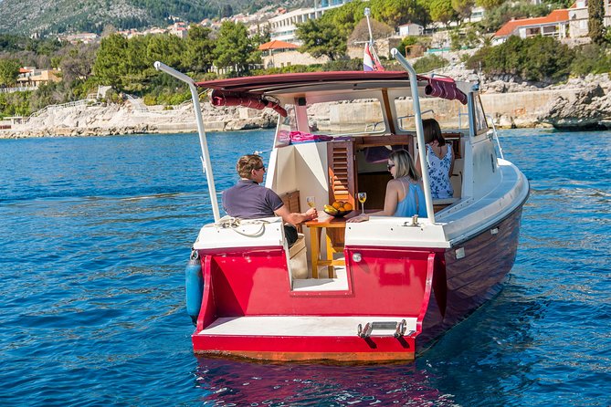 Private boat tour- explore the islands, find hidden caves and try snorkelling - The captains and the value of a private itinerary